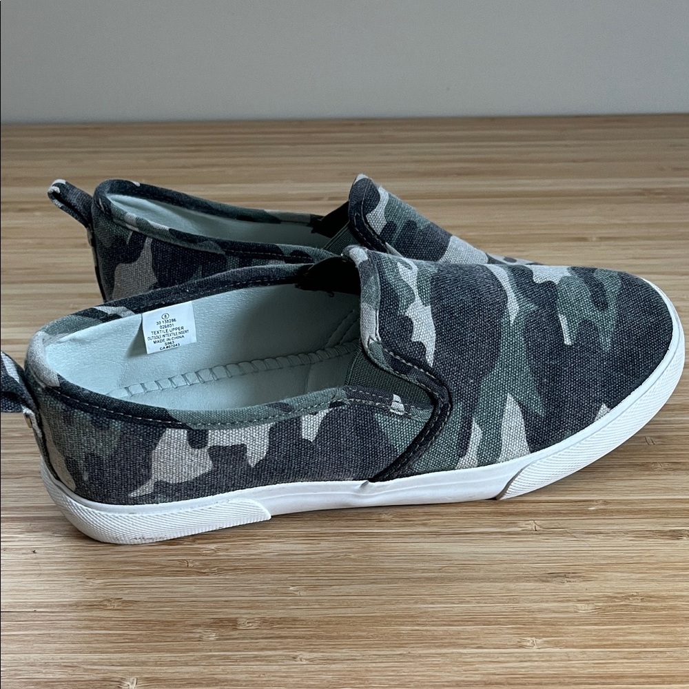 Tommy Bahama Slip On Shoe Size 8 Camouflage
